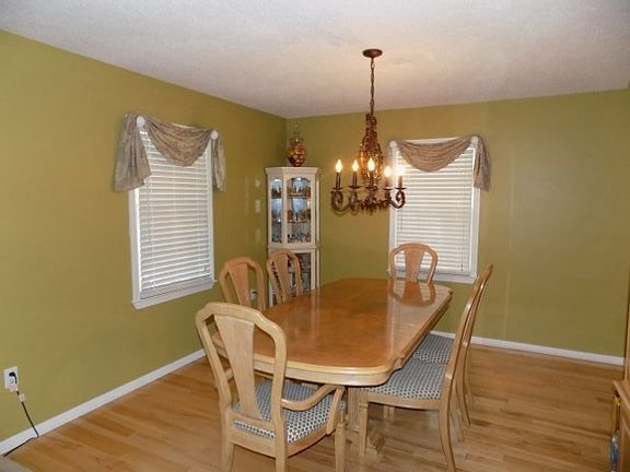 5th image of 191 Greenbriar Dr