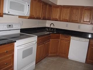 Kitchen: granite countertops