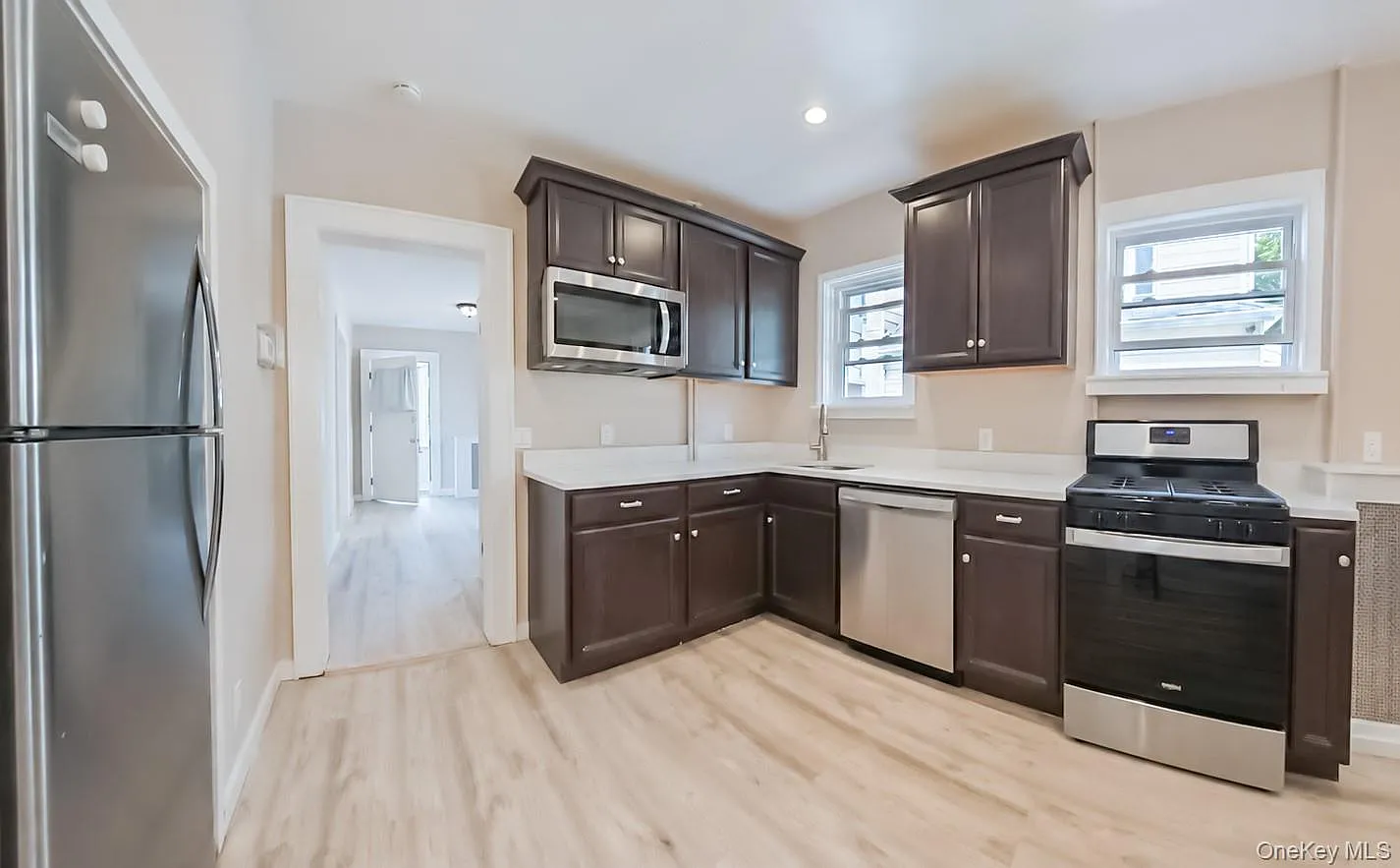 2 bed, 1.0 bath, 1037 sqft, $2,900 — Photo 2