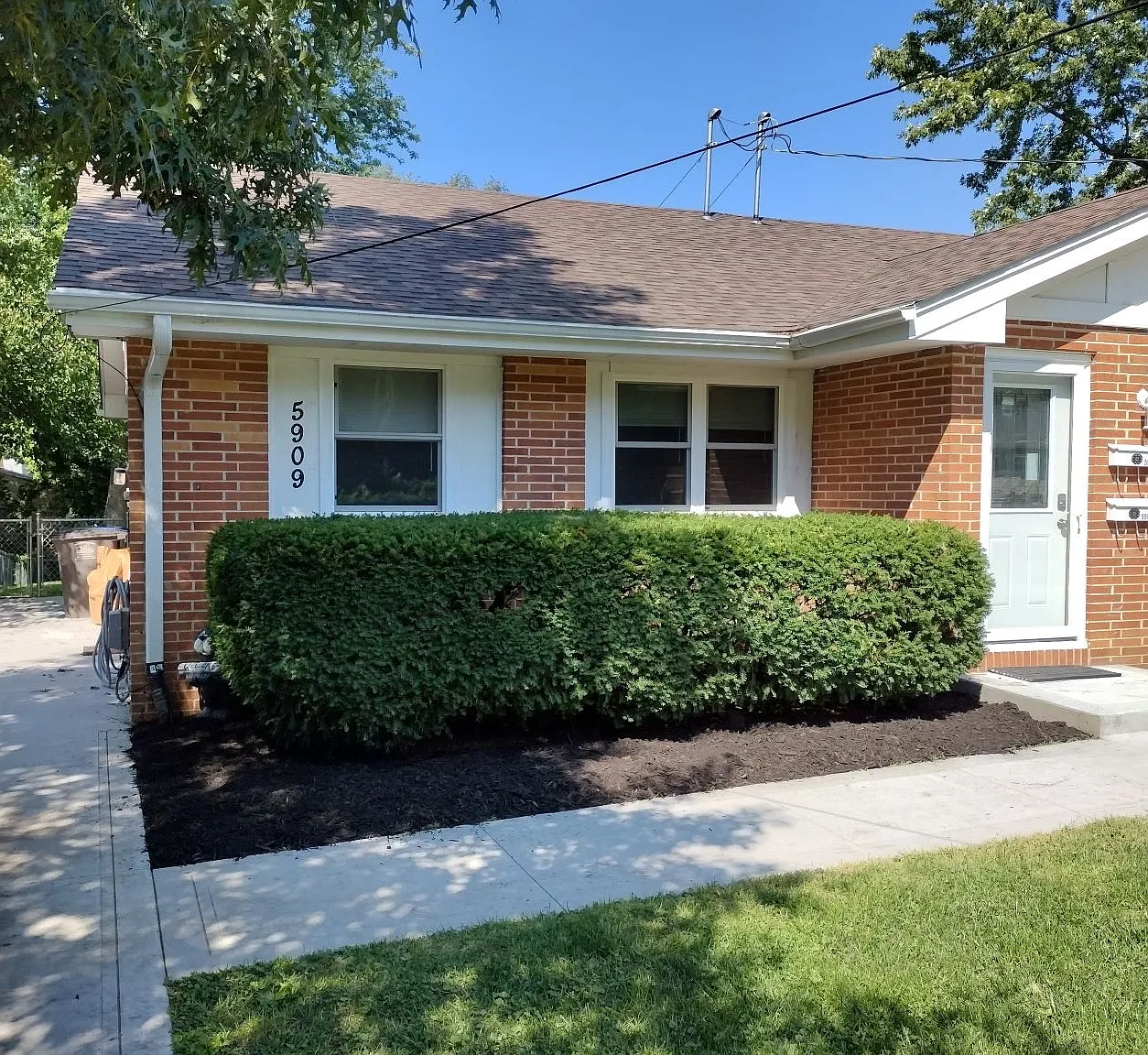 2 bed, 784 sqft, $1,275 — Photo 1