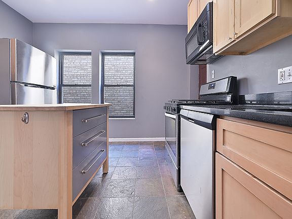 2nd image of 7434 N Hermitage Ave #1C