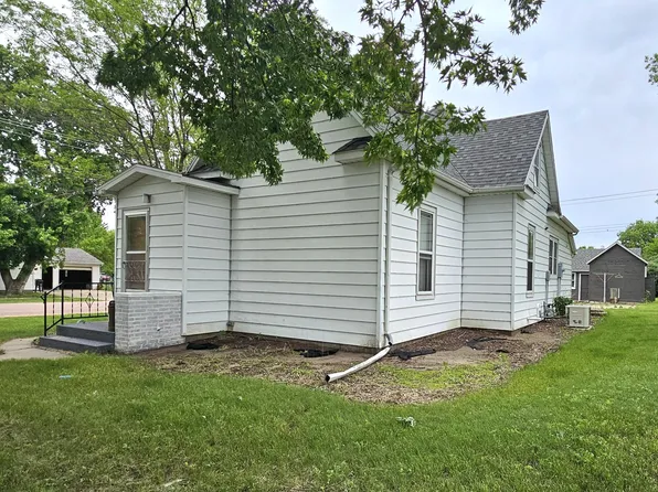 219 E Main St, Ethan, SD 57334