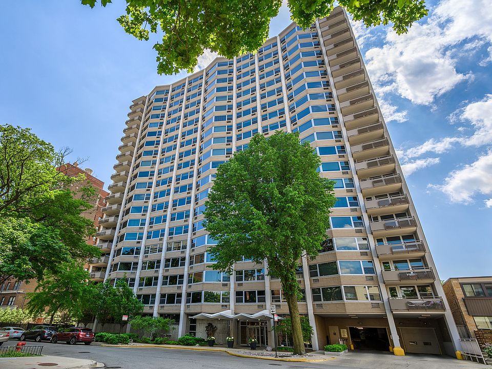 1st image of 555 W Cornelia Ave APT 403