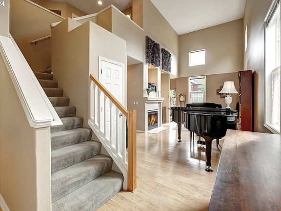 5th image of 1612 NE Parkside Dr