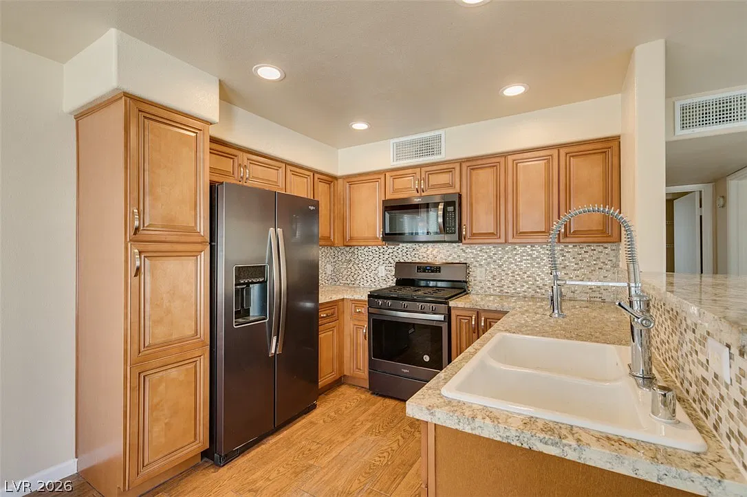 2 bed, 2.0 bath, 1029 sqft, $1,395 — Photo 1