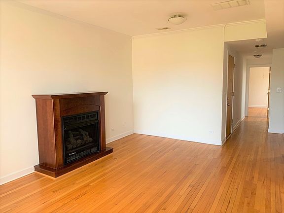 3rd image of 6750 N Greenview Ave APT 3