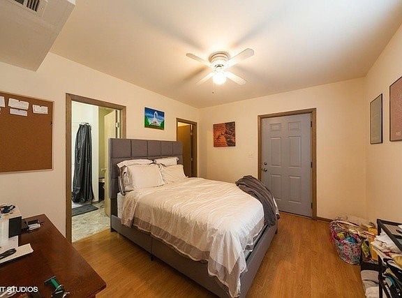 2nd image of 1532 W Diversey Pkwy #3