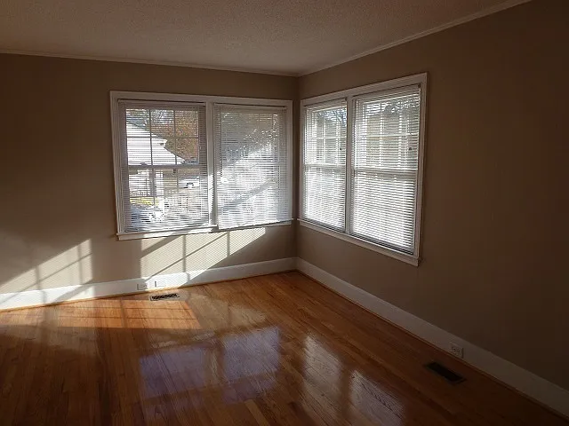 712 Finley Rd — Photo 3