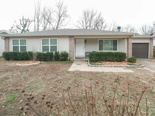 879 W Eden Cir, Fayetteville, AR 72701