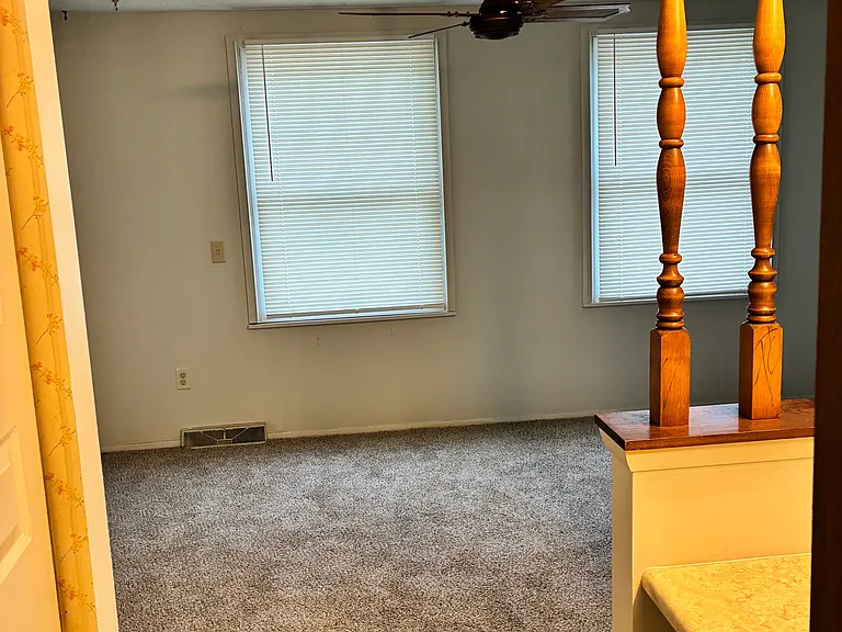 1211 Park Ln — Photo 4
