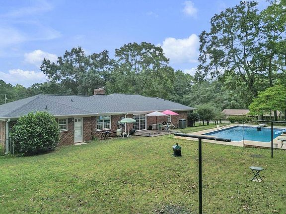 4th image of 104 Harvey Dr