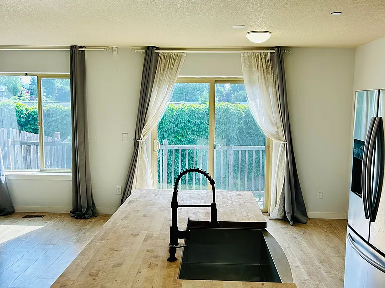 845 NE 109th Ct — Photo 5