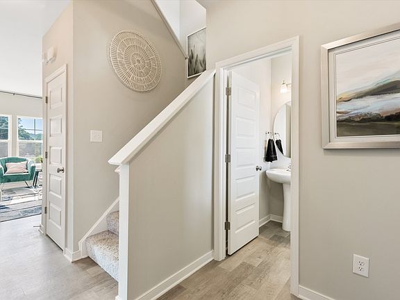 04-Foyer_Powder Room