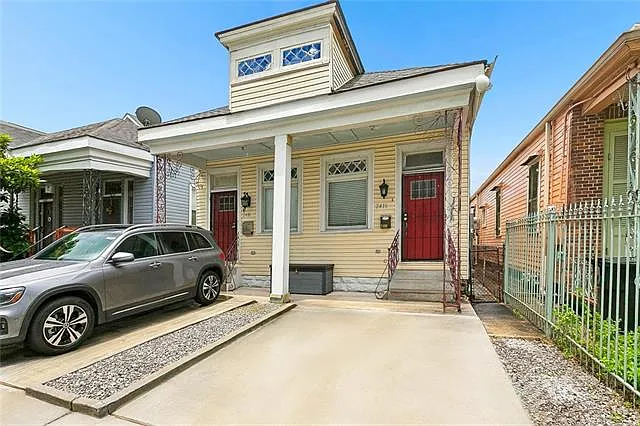 2418 Valence St — Photo 1