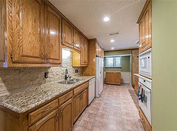 3rd image of 1117 Russell Ln