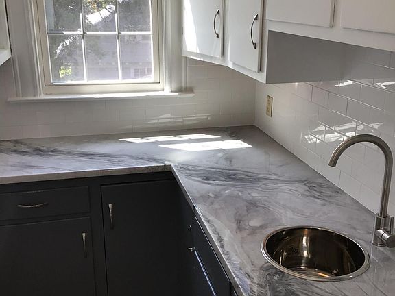 Bar sink for entertaining