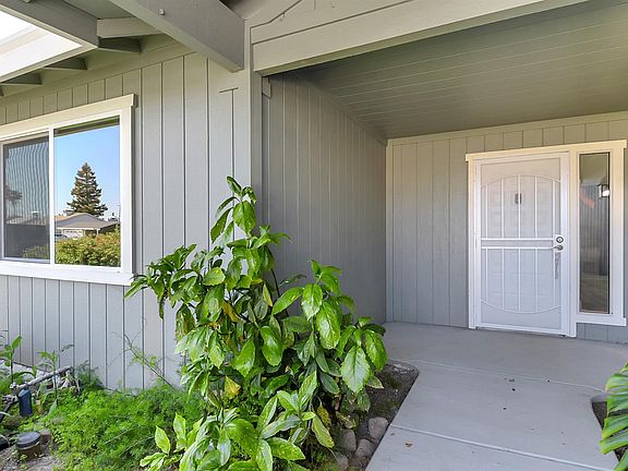 4th image of 2964 Summerfield Dr