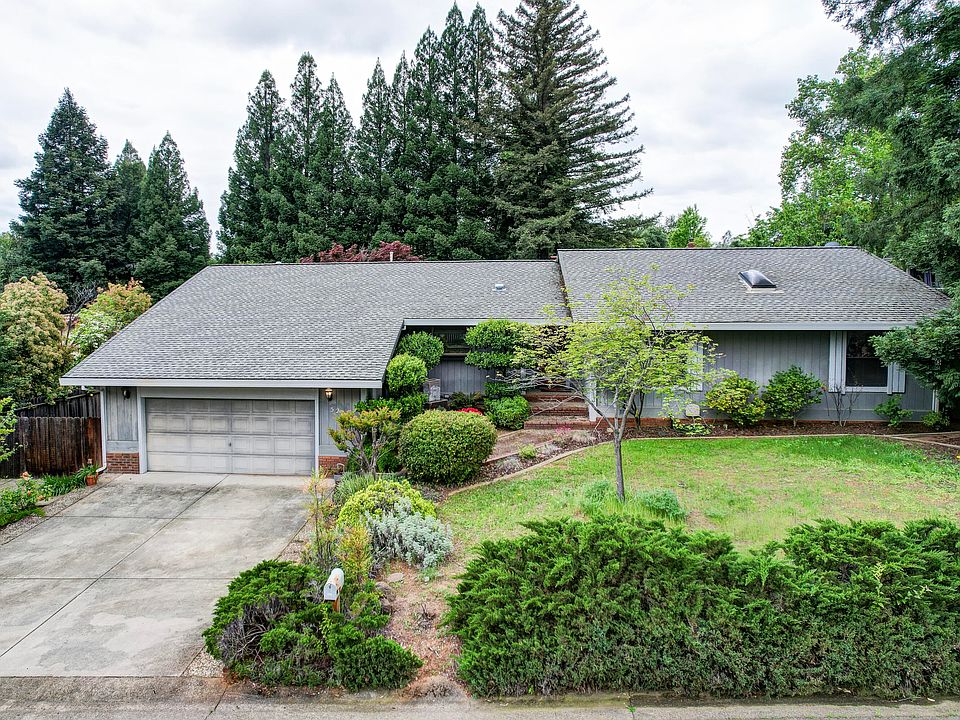 1st image of 527 River Oaks Dr