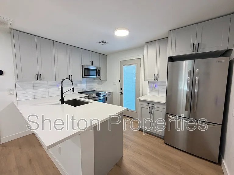 614 N 10th Ave #D — Photo 9
