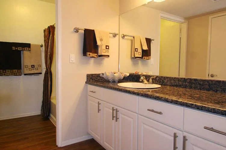 1 Bedroom bathroom