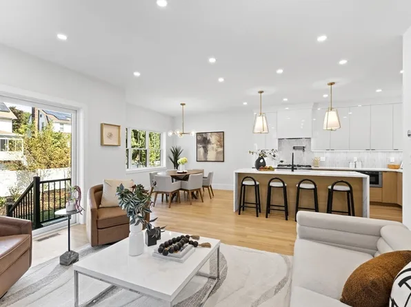 437 Albemarle Rd #437, Newtonville, MA 02460