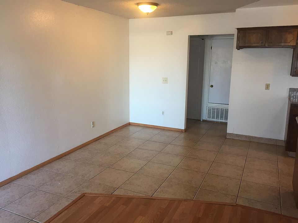 1st image of 2420 W Whitendale Ave