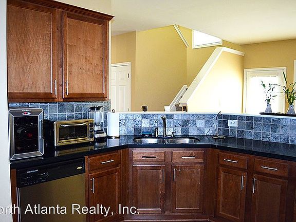 5th image of 1045 Westmoreland Ln