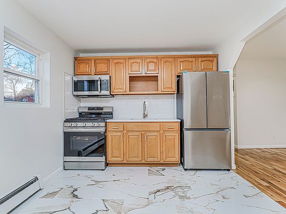 5th image of 76 Housman Ave #1