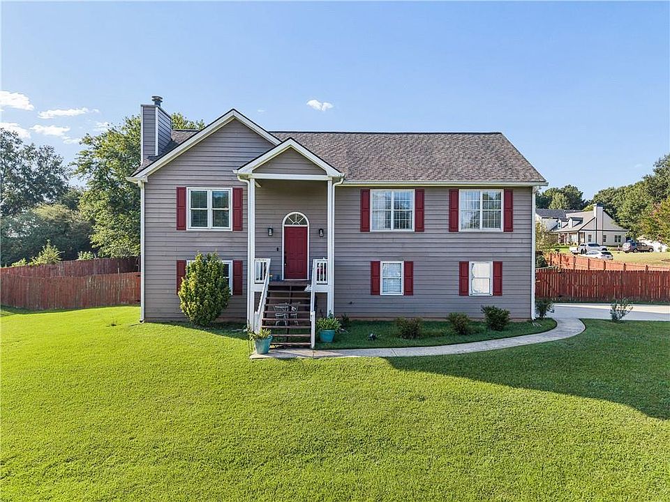 1st image of 652 Thorn Brook Rdg