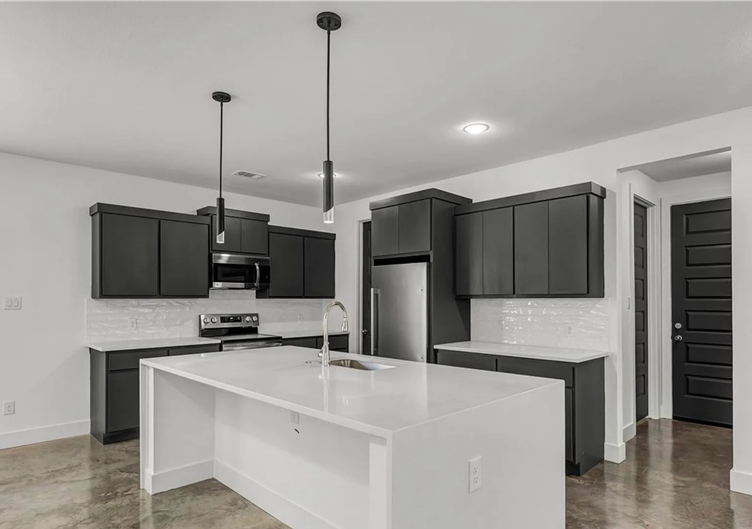 Pre-Lease Fall 2027 Luxury Home In South College Station — Photo 4