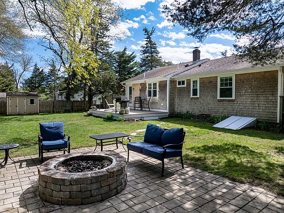 5th image of 1 Barlow Ln