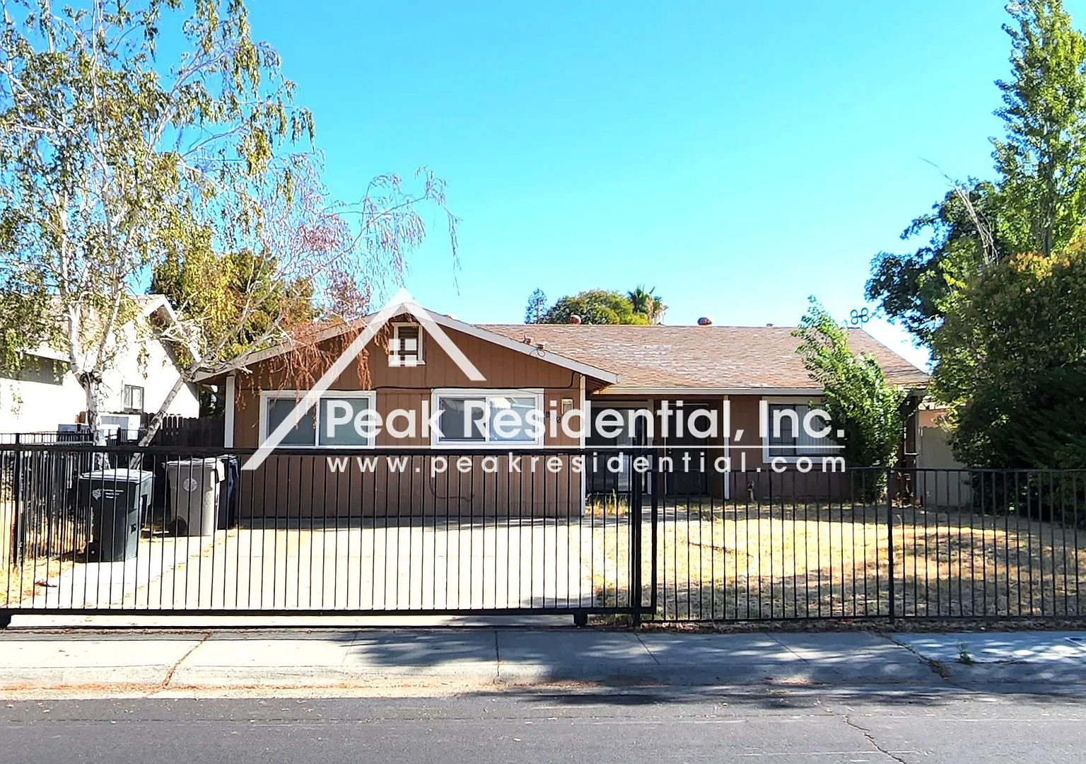 Spacious 4bd/2ba House with Office/Bonus Room — Photo 1