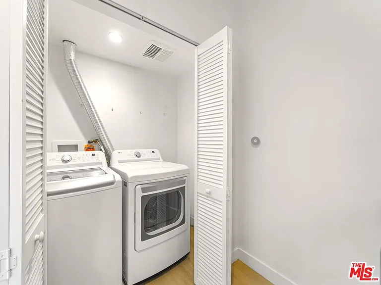 497 N Saint Andrews Pl — Photo 15