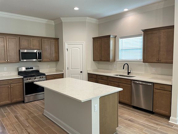 3rd image of 393 Rue Evangeline