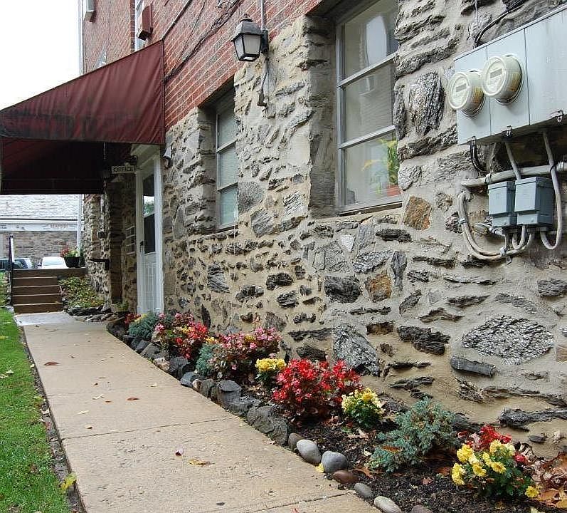 Sidewalk entrance from off street parking.