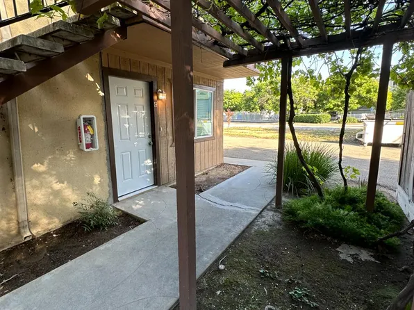 1069 Cherry Ln APT C, Clovis, CA 93612