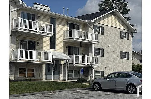 13 Warren Lodge Ct #1C Photo 1