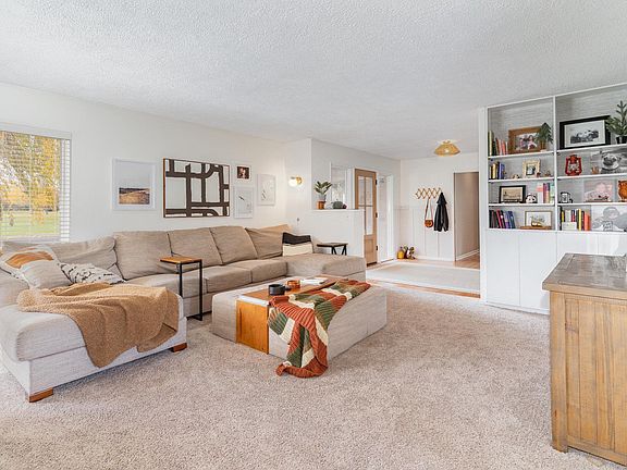 5th image of 424 Fairlane Dr