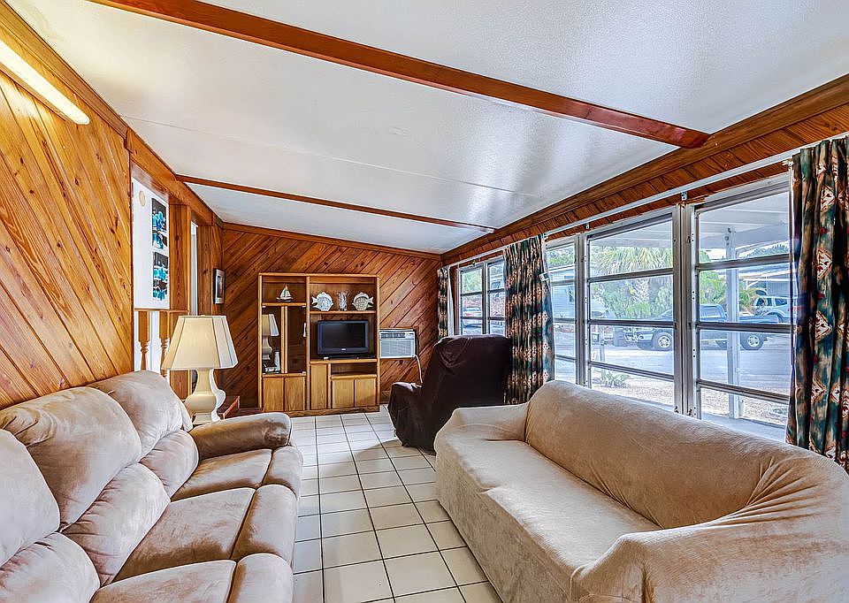 2nd image of 2912 Tangerine Ln