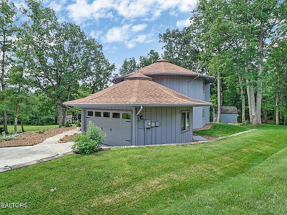 2nd image of 29 Sugarbush Ln