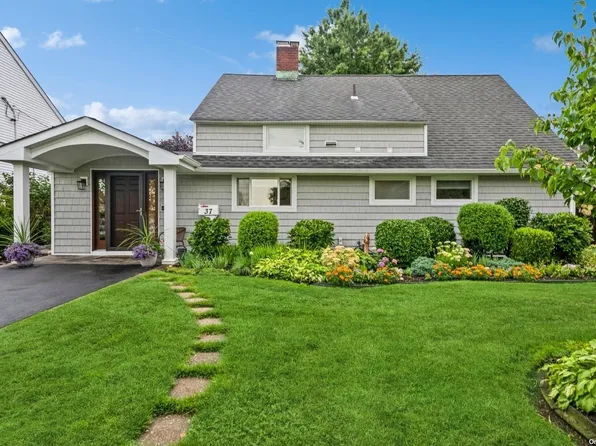 37 Pleasant Lane, Levittown, NY 11756