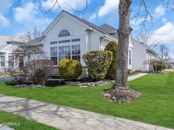 14 Dunrovin Court, Manchester, NJ 08759