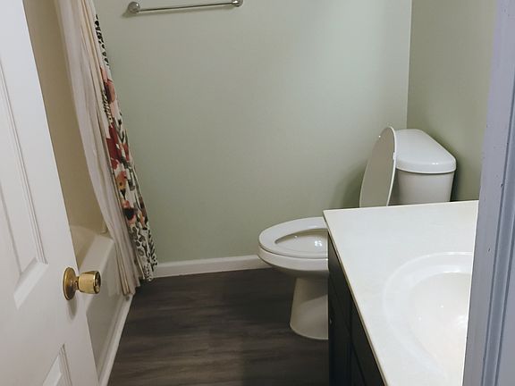 4th image of 680 Heather Ln