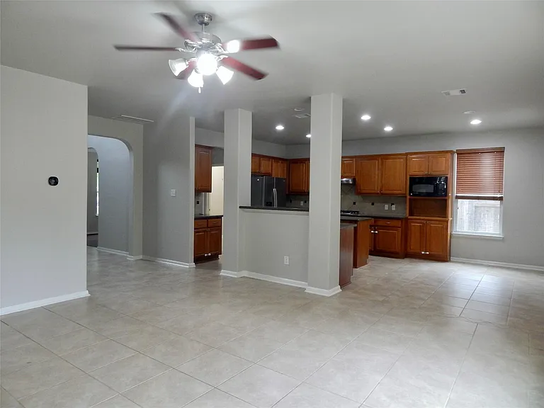 1110 Willowbrook Dr — Photo 5