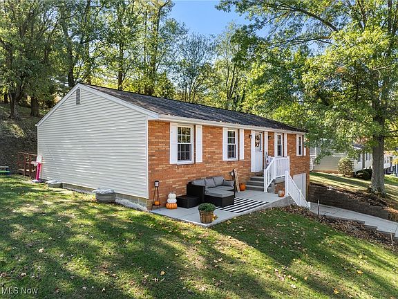 3rd image of 108 Tudor Dr