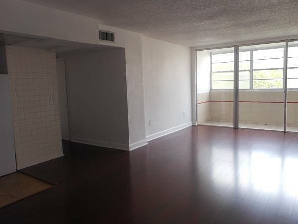 1st image of 850 NW 87th Ave APT 106