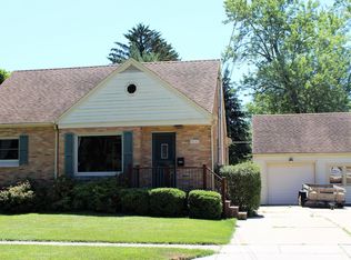 415 Park St, Grand Ledge, MI 48837