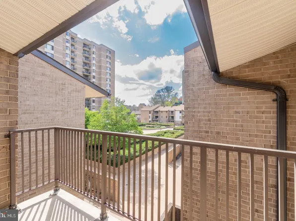20 Monroe St APT 301, Rockville, MD 20850