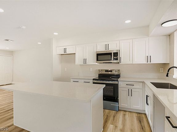 2nd image of 914 Palo Verde Dr