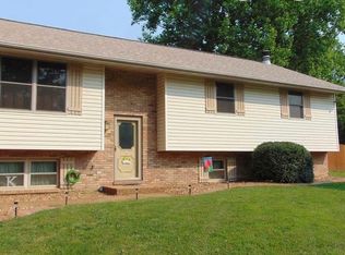 958 Wagon Trail Ct, Troy, IL 62294